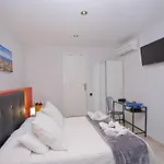 Πανσιόν Centre 2*